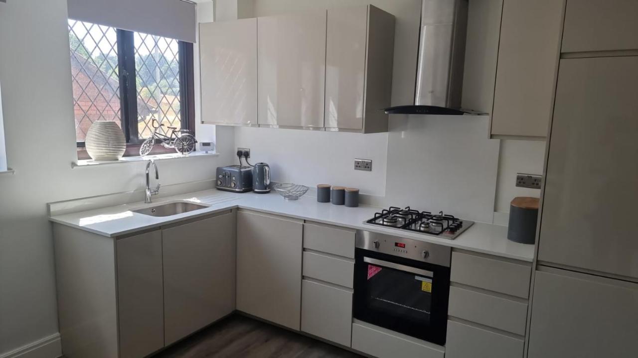 Jasmin Apartments - Luxury 1 & 2 Bedroom Units With Free Parking Bushey Eksteriør billede